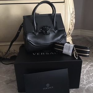 VERSACE PALAZZO EMPIRE BLACK LEATHER HANDBAG